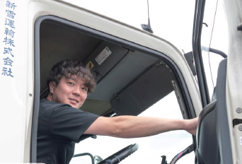 新雪運輸株式会社 野田営業所の正社員 小型トラックドライバー 中型トラックドライバー トラックドライバーの求人情報イメージ1