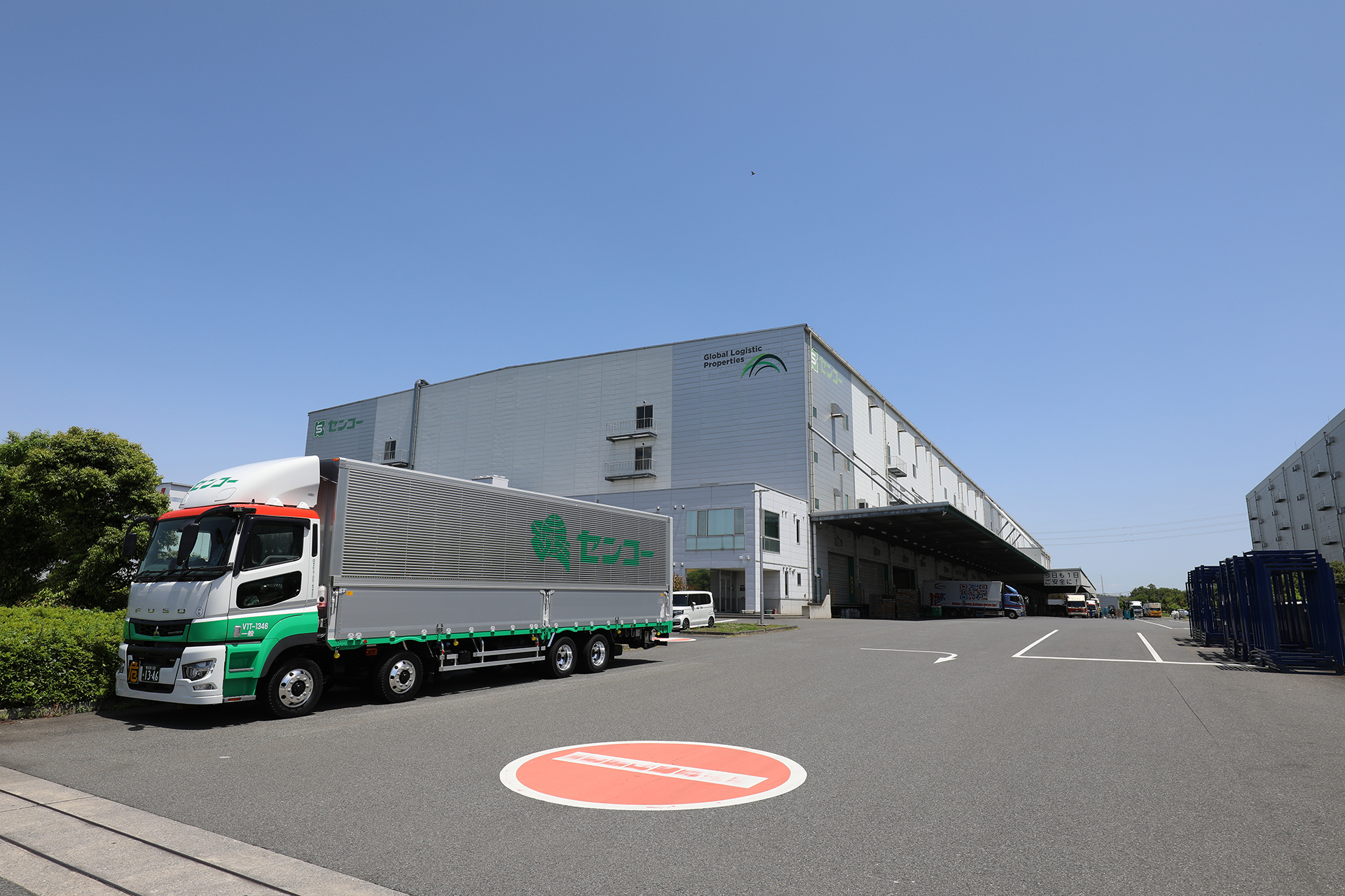 埼玉センコーロジサービス株式会社 杉戸PDセンターの正社員 中型トラックドライバー 大型トラックドライバー トラックドライバーの求人情報イメージ2