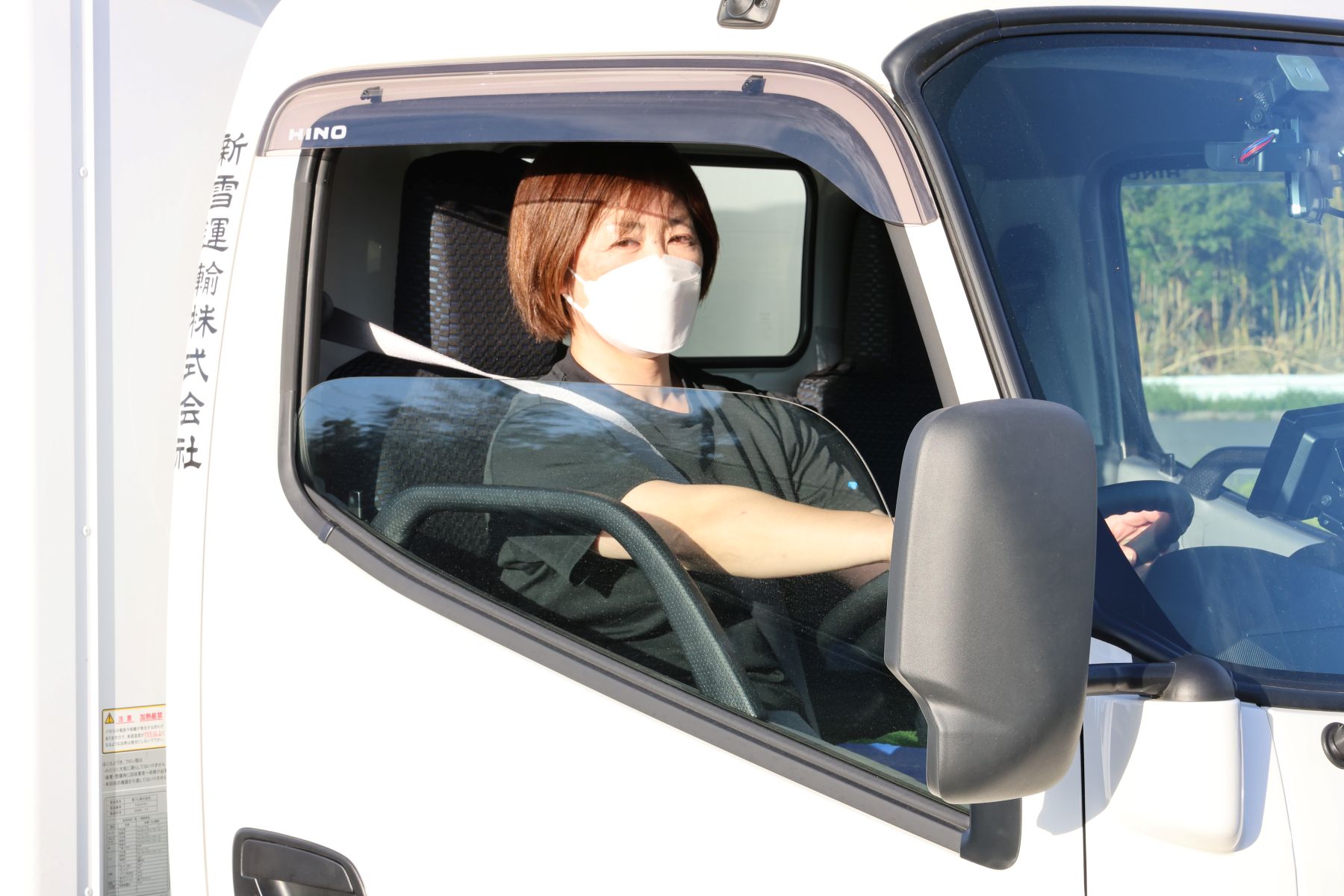 新雪運輸株式会社 三郷営業所の正社員 中型トラックドライバー トラックドライバーの求人情報イメージ1