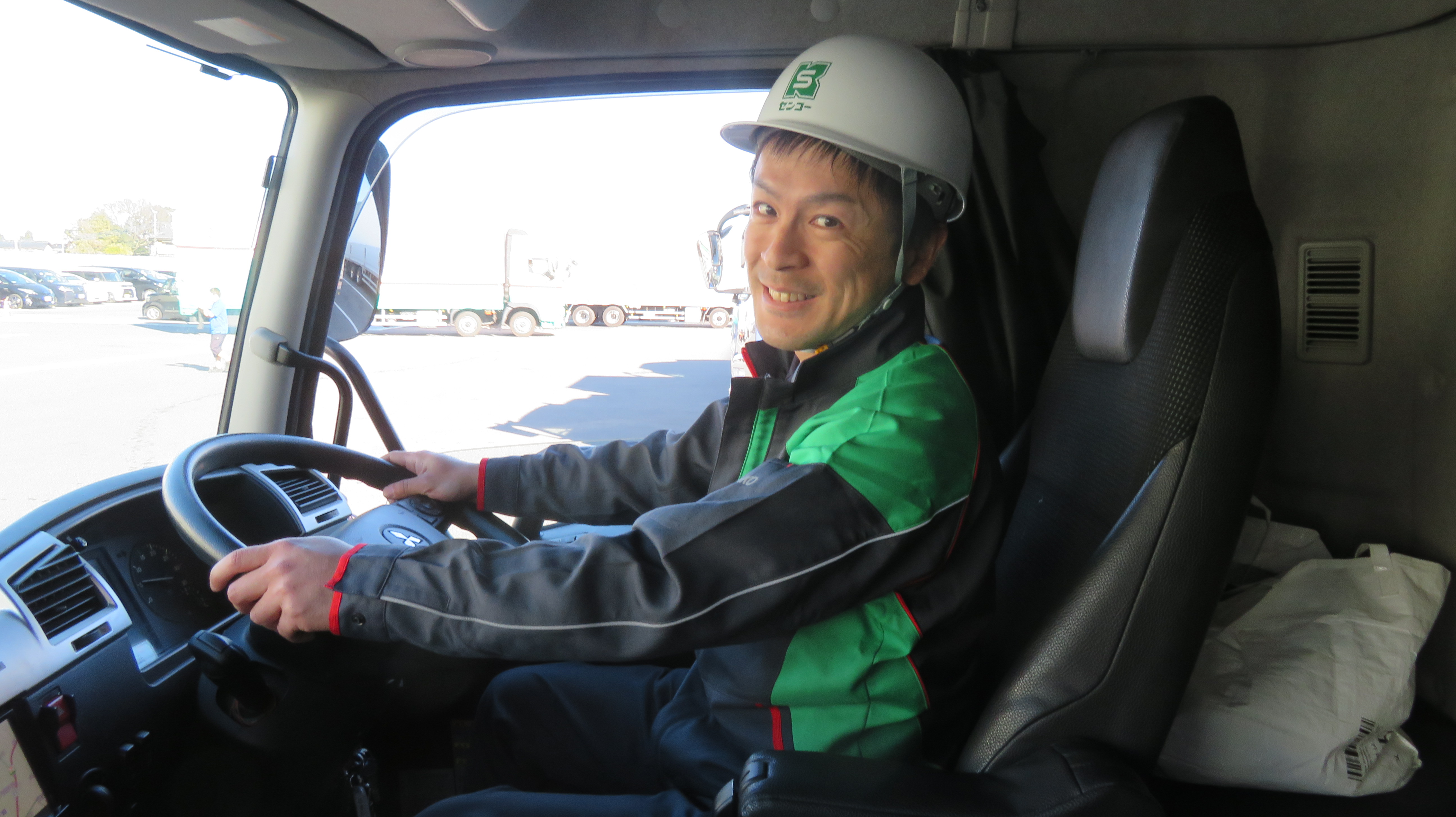 埼玉センコーロジサービス株式会社 嵐山物流センターの正社員 中型トラックドライバー 大型トラックドライバー トラックドライバー求人イメージ