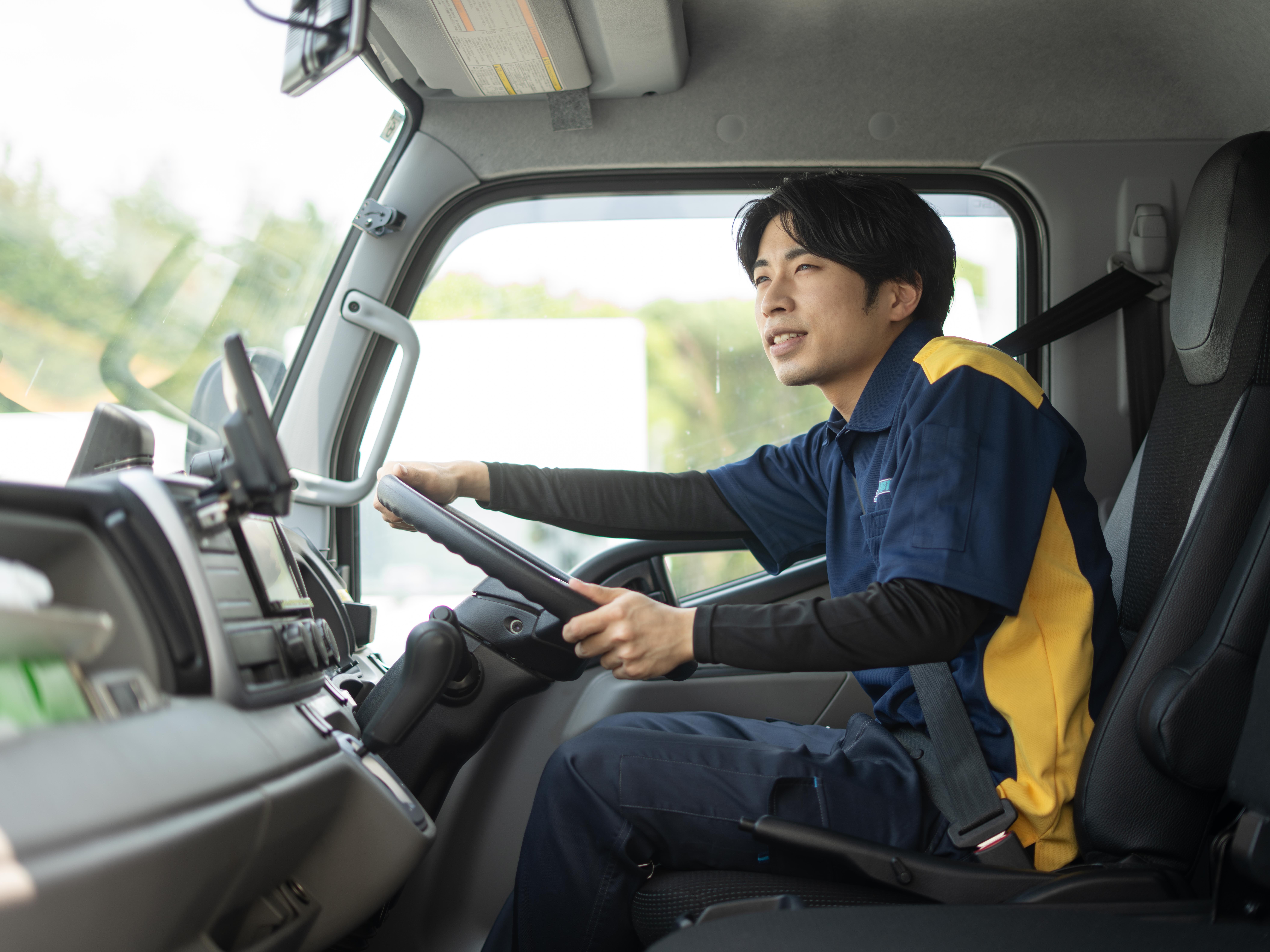 エヌエヌ商事株式会社 千葉・佐倉営業所の正社員 中型トラックドライバー トラックドライバー求人イメージ