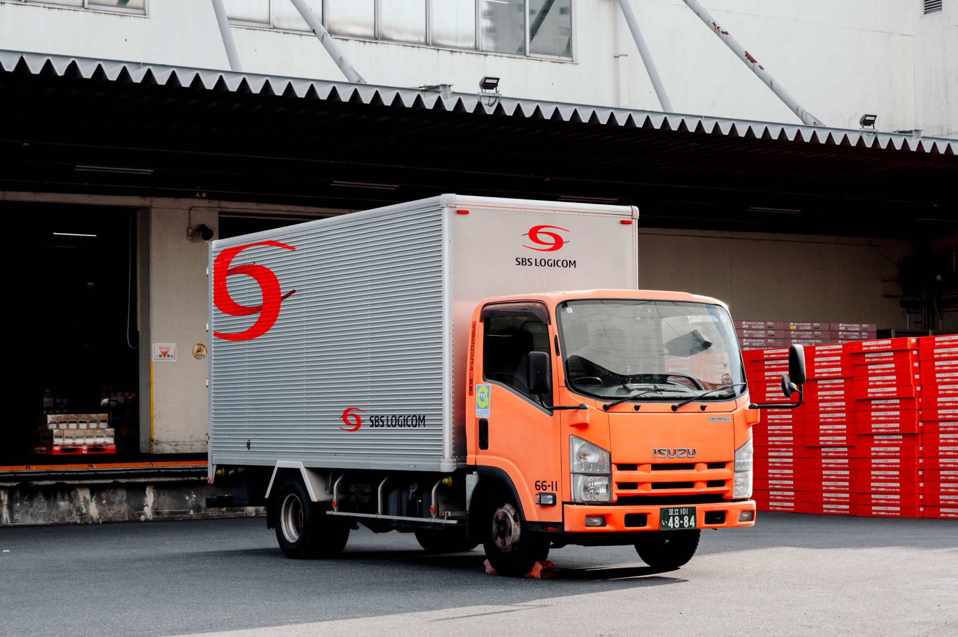 SBSロジコム関東株式会社 君津支店の正社員 中型トラックドライバー求人イメージ