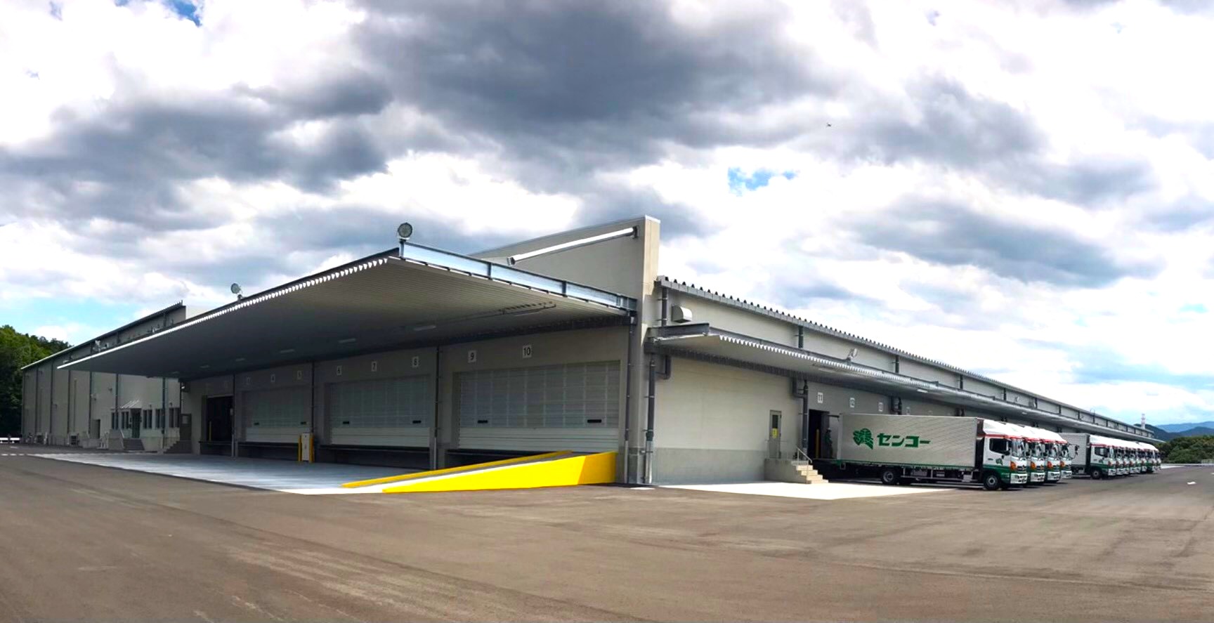 埼玉センコーロジサービス株式会社 嵐山物流センターの正社員 中型トラックドライバー 大型トラックドライバー トラックドライバーの求人情報イメージ3